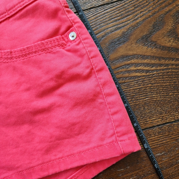 Levis Denim Shorts in Pink Ladies W28 - Picture 4 of 10